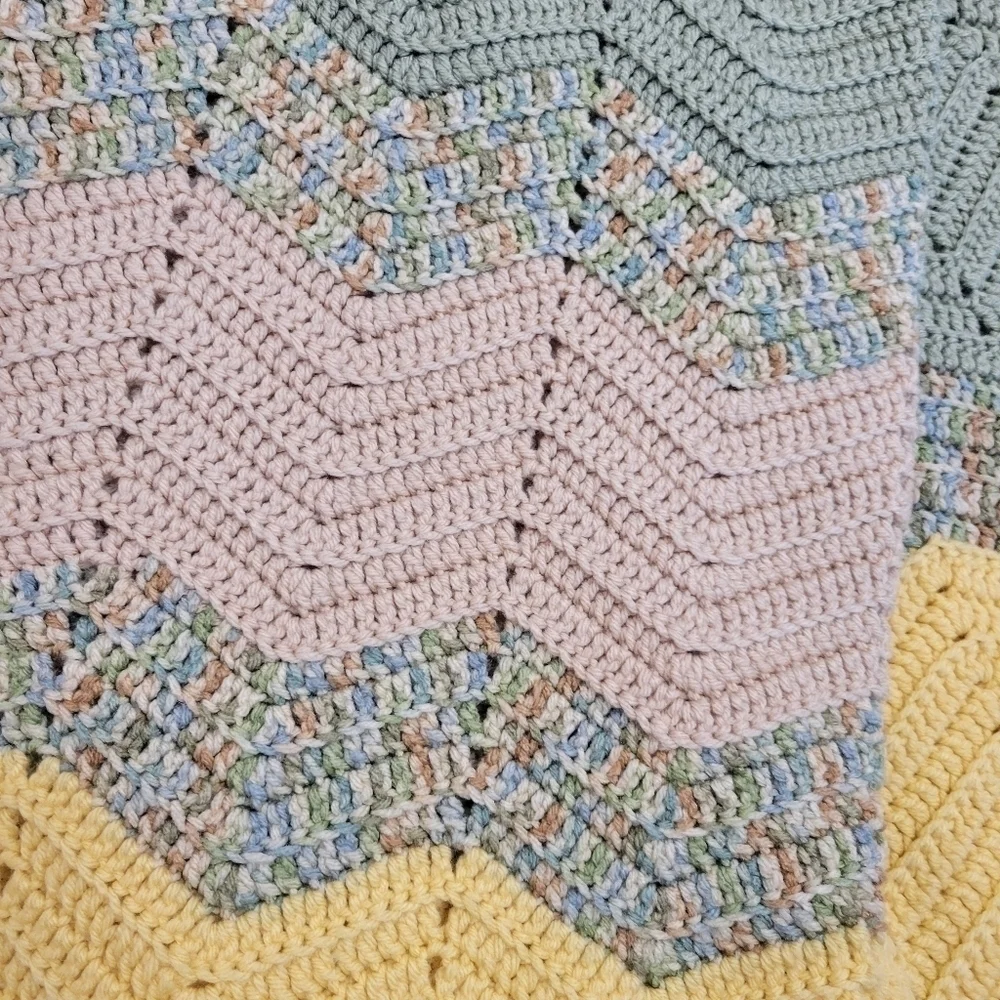 HANDKNIT Chevron stripe Crochet Lap Blanket 48 x 62